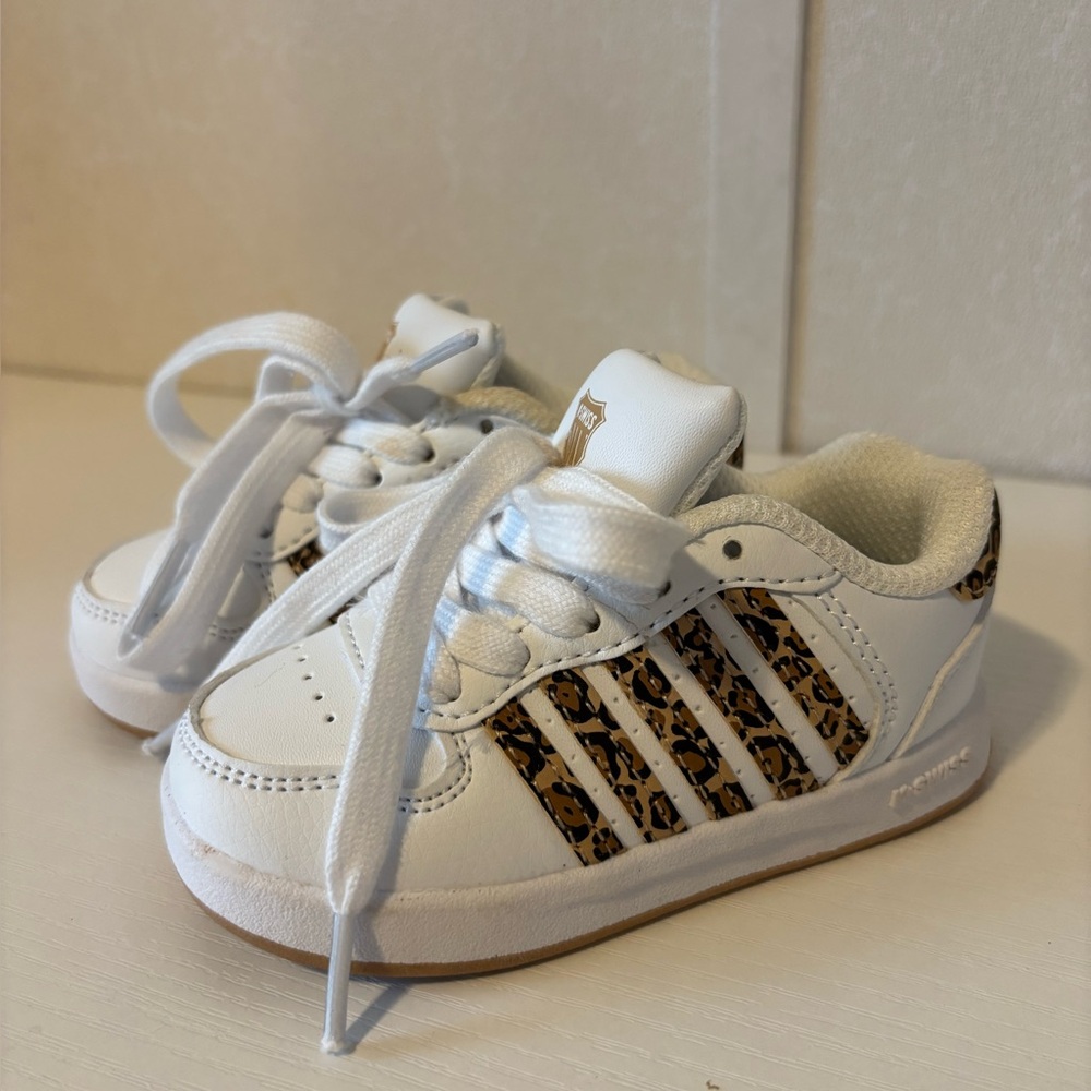 K-Swiss | Kids White and Brown Pattern Sneakers | Size 5